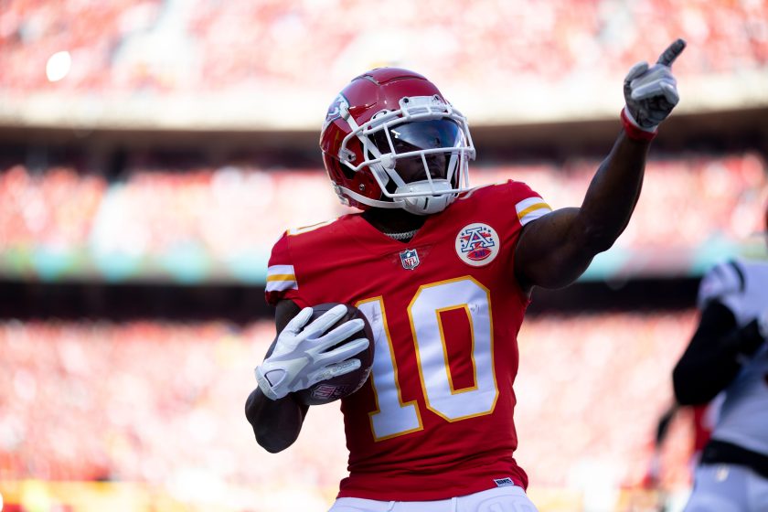 UPDATE: Dolphins outbid Jets to land Tyreek Hill (Report)