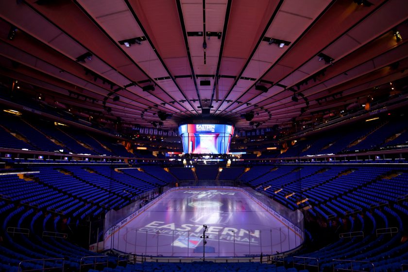 Rangers fan sucker-punches Lightning fan with vicious cheap shot (VIDEO)