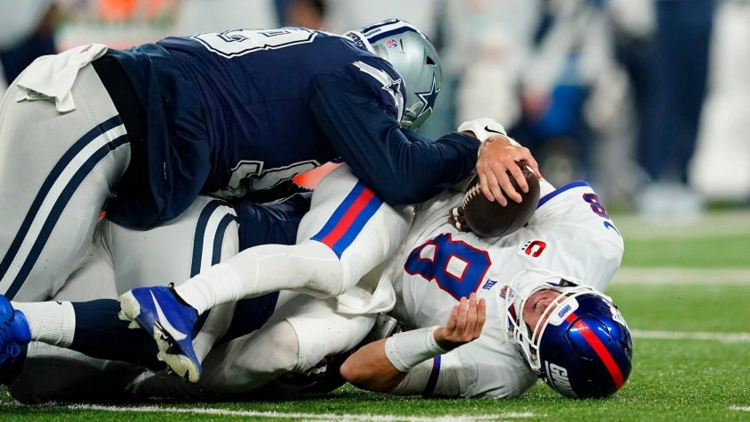 Giants offensive line horrendous in primetime loss to Cowboys