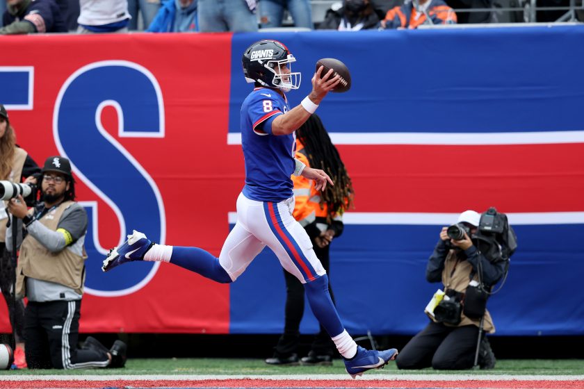 WATCH: Daniel Jones gives Giants early lead with rushing touchdown