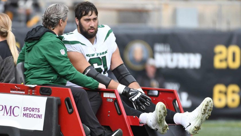 Jets RT Max Mitchell to miss several weeks with dislocated knee (Report)