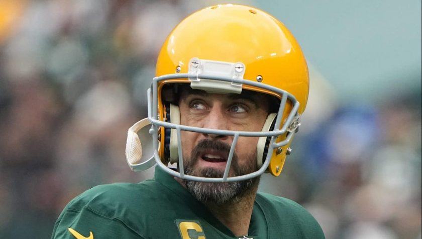 There is nothing wrong with reporters texting Aaron Rodgers