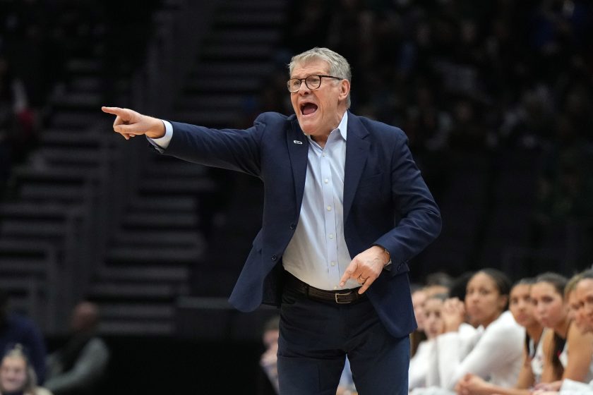 A reminder of the amazing Geno Auriemma-Jim Calhoun UConn beef