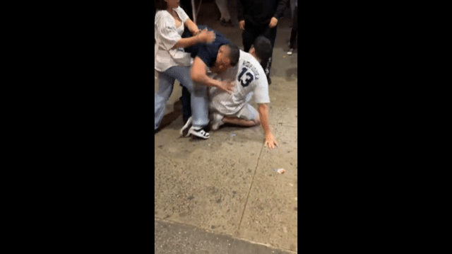 Yankees fans celebrate walk-off win by fighting each other (Video)
