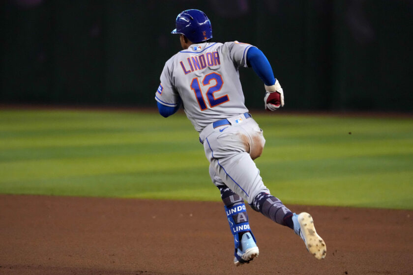 Phillies fan imitates Mets’ Francisco Lindor’s celebration after RBI double