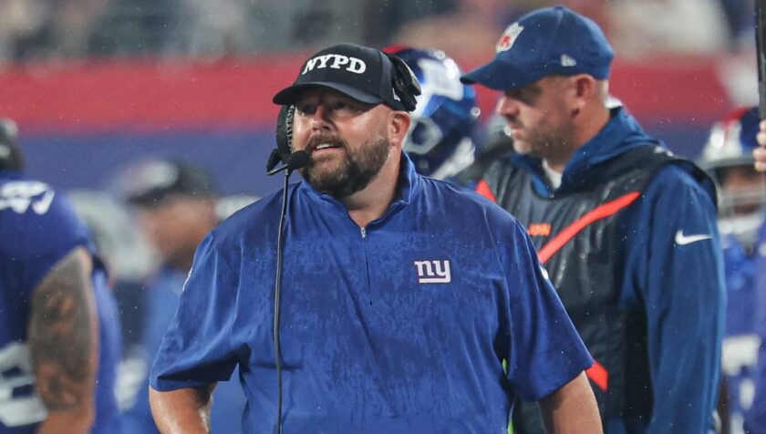 Giants keep faith after offensive line meltdown. What choice do they have?