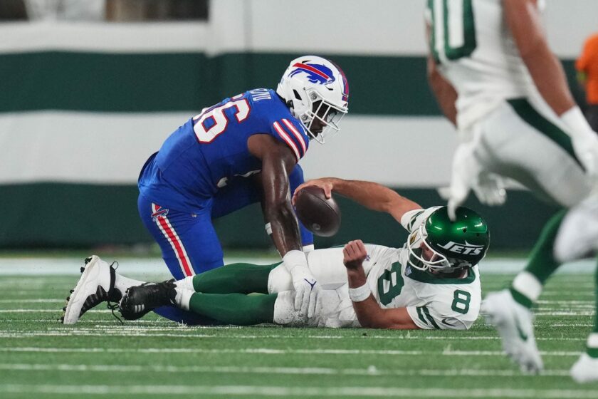 Sad Steve Gelbs was all Jets fans as he worked through SNY game break