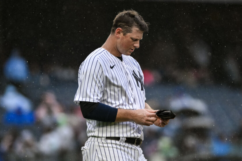 DJ LeMahieu may miss Yankees’ Opening Day with bruised foot