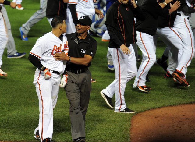 Benches clear after Carlos Gomez homers, argues with Braves and