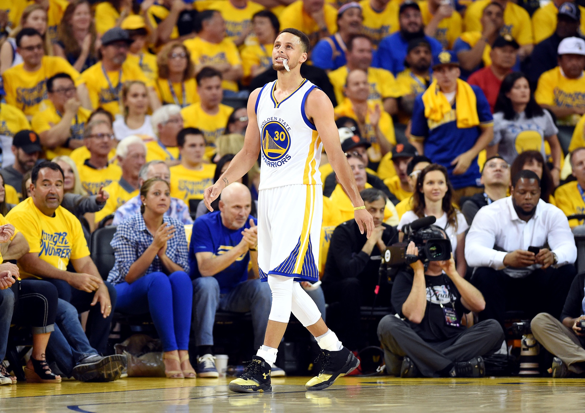 Fan Pays Over $3000 For Steph Curry Game-Used Mouthguard 2