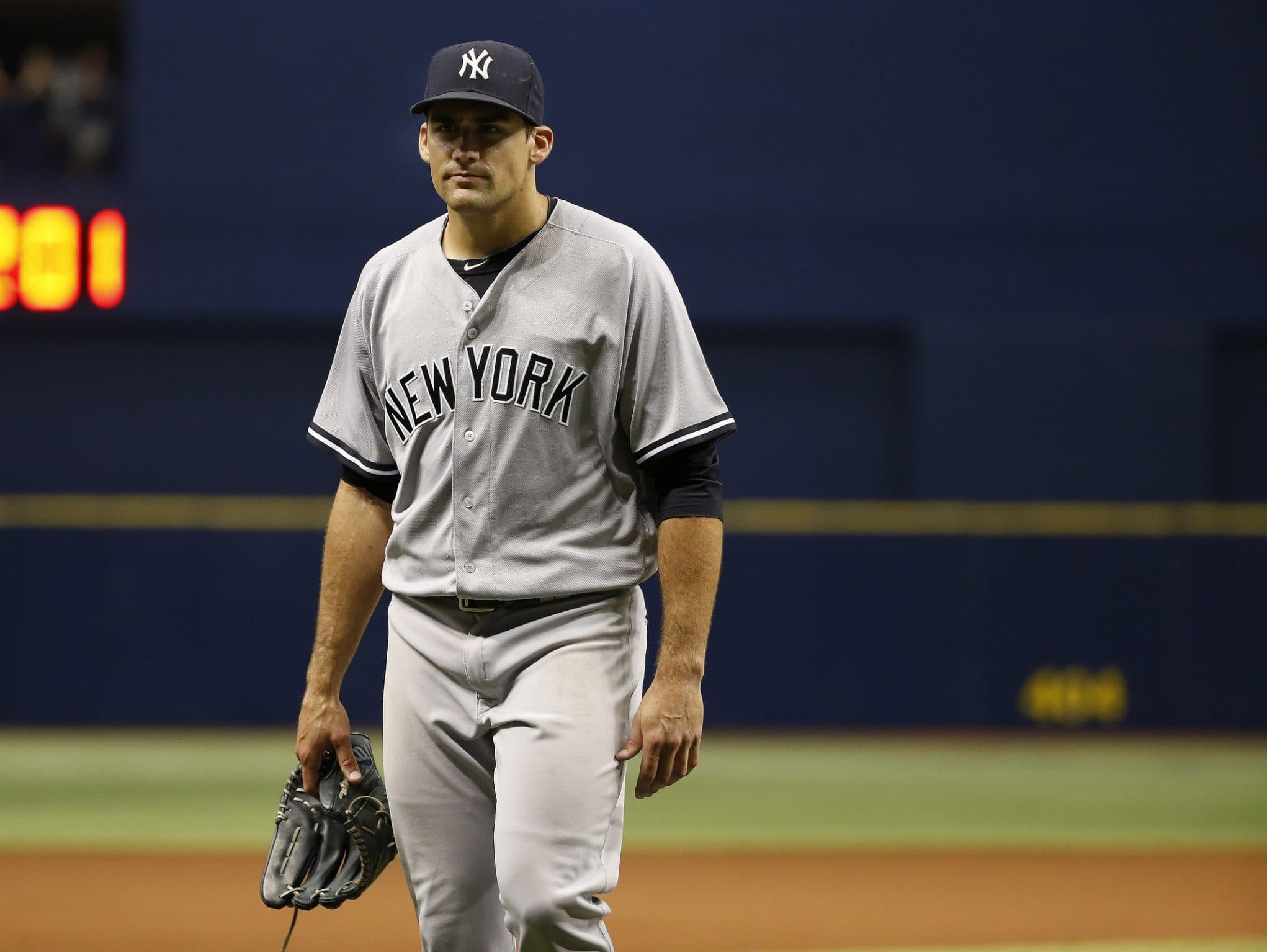 New York Yankees: Nathan Eovaldi Leaves Game With Elbow Injury 