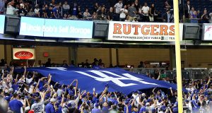Dodgers' Fans Tease New York Yankees With Roll Call, Giant Banner (Video) 2