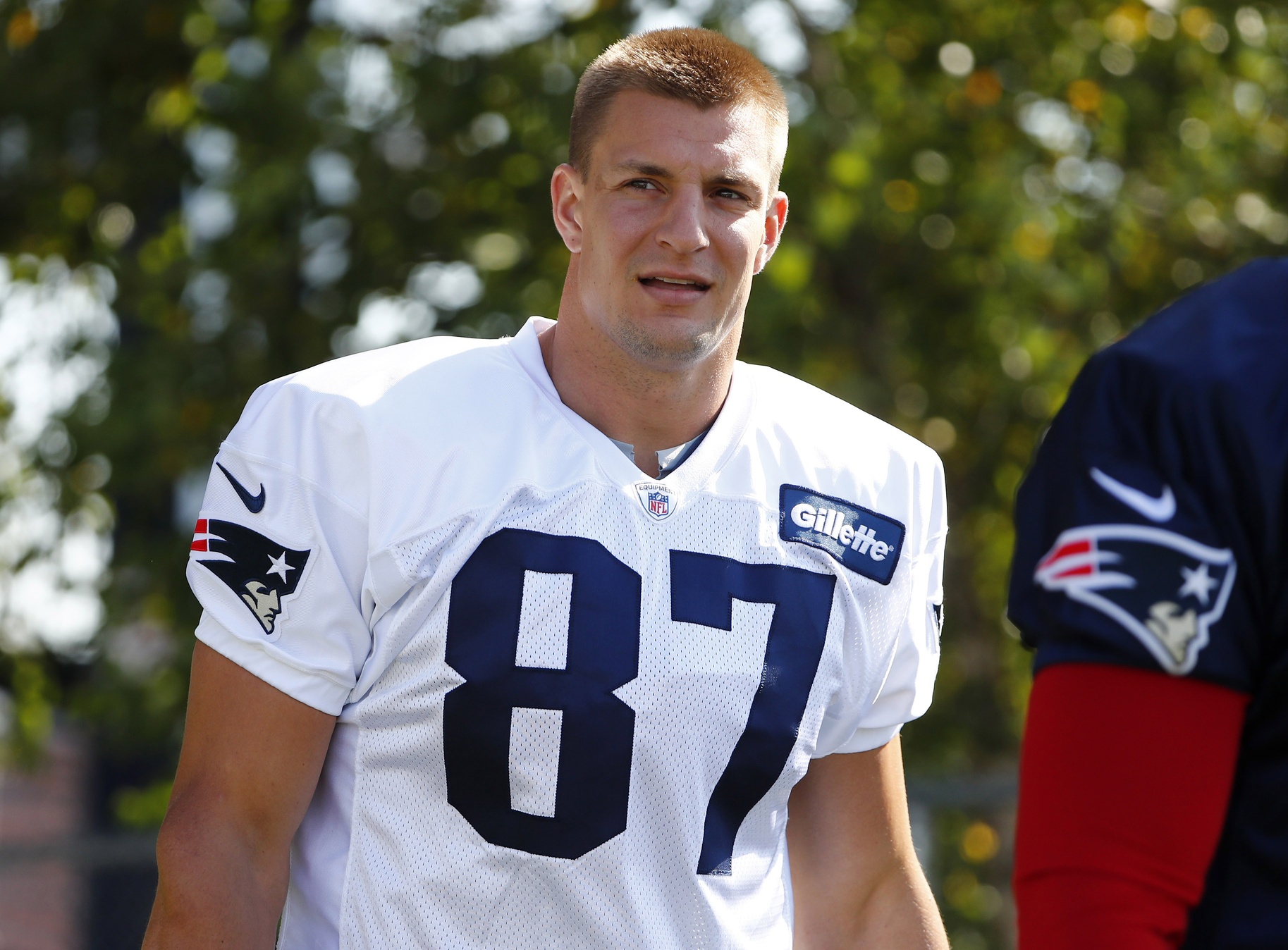 Rob Gronkowski Fed Up With People Correcting His Grammar Mistakes On Twitter 