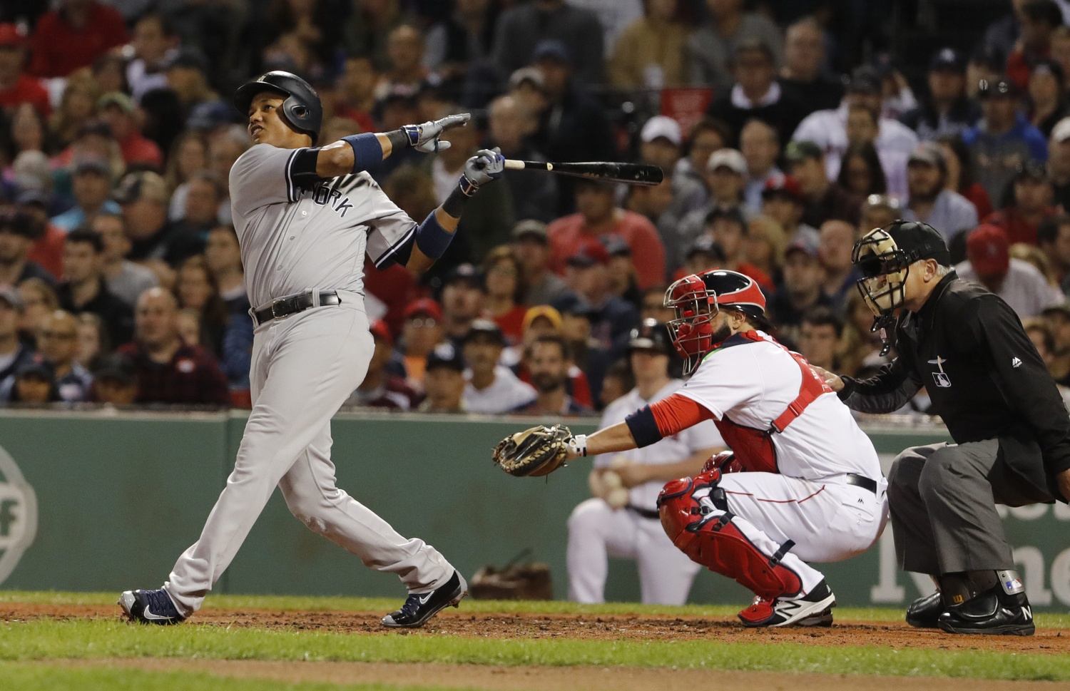 New York Yankees: Starlin Castro Leaves Game With Apparent Injury 