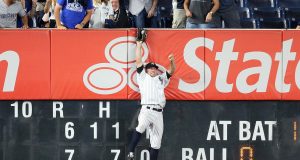 New York Yankees: Brett Gardner Listed As Finalist For Gold Glove Award 