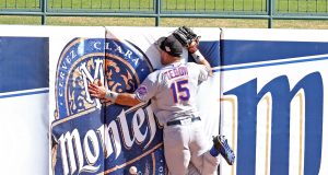New York Mets: Tim Tebow Crashes Into Wall, Comforts Man Having Seizure (Video) 