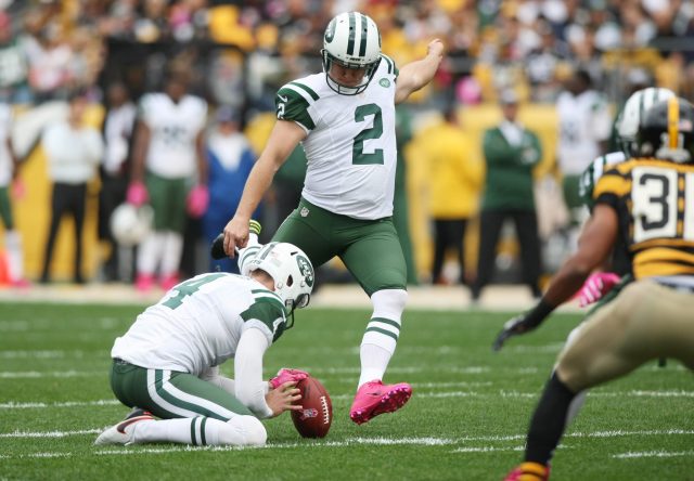 Oct 9, 2016; Pittsburgh, PA, USA; New York Jets kicker Nick Folk (2) kids a field goal against the Pittsburgh Steelers during the first quarter of their game at Heinz Field. Mandatory Credit: Jason Bridge-USA TODAY Sports