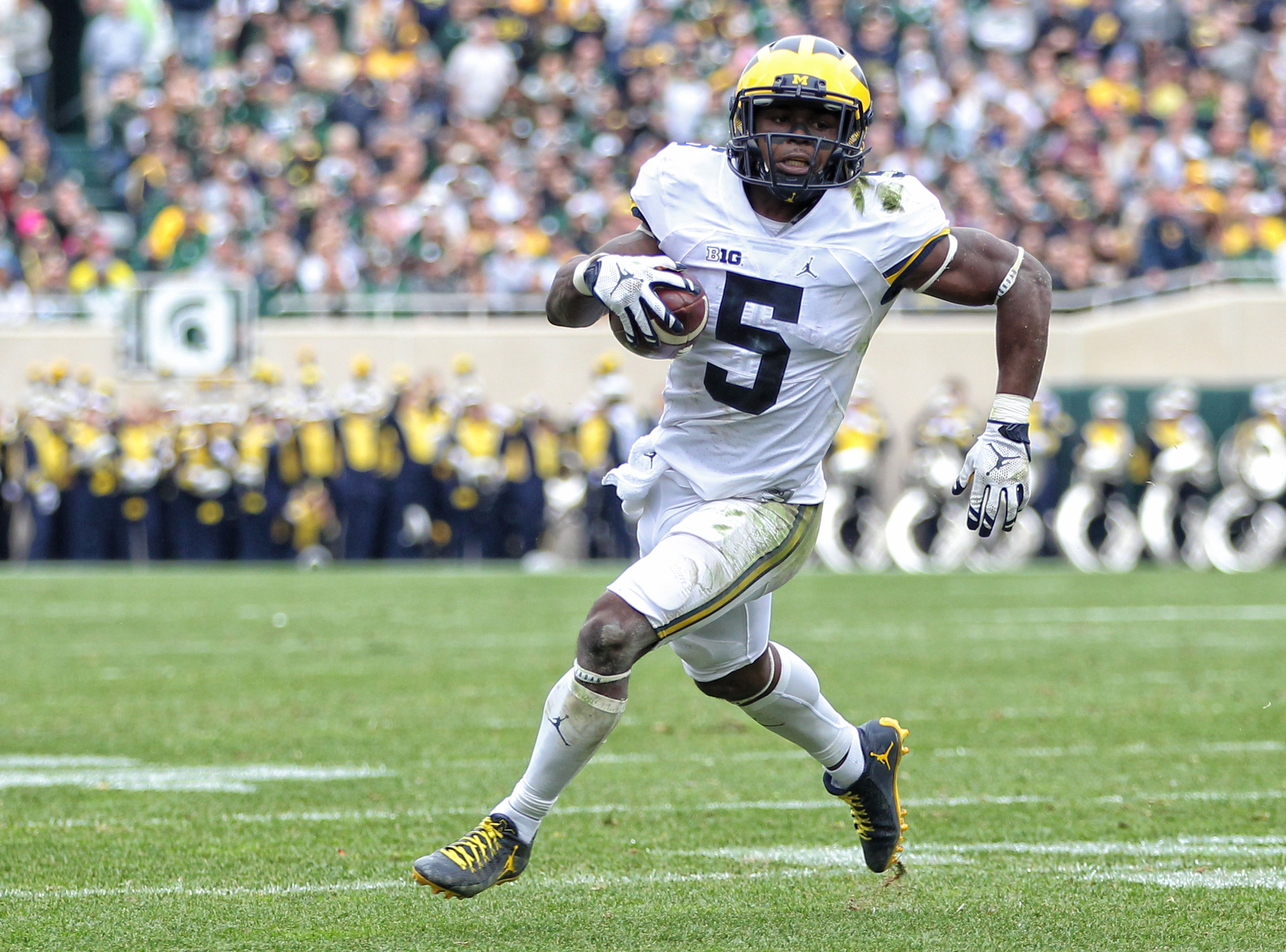 Oct 29, 2016; East Lansing, MI, USA; Michigan Wolverines linebacker Jabrill Peppers (5) runs the ball during the first half of a game against the Michigan State Spartans at Spartan Stadium. Mandatory Credit: Mike Carter-USA TODAY Sports