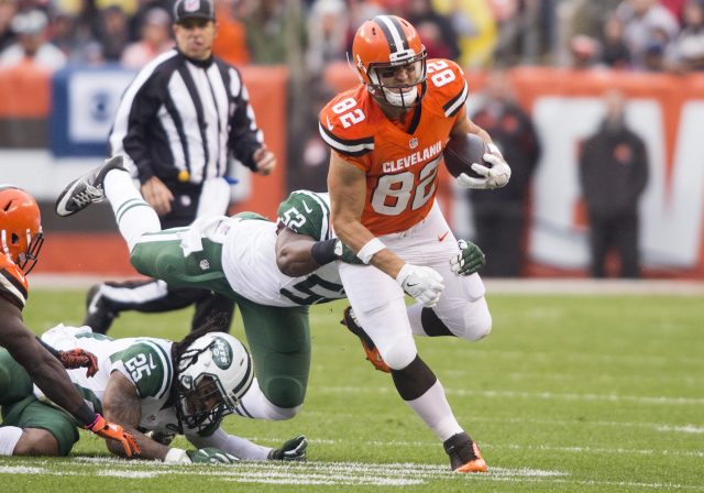 Oct 30, 2016; Cleveland, OH, USA; Cleveland Browns tight end Gary Barnidge (82) runs through a hit by New York Jets middle linebacker David Harris (52) during the second quarter at FirstEnergy Stadium. The Jet won 31-28. Mandatory Credit: Scott R. Galvin-USA TODAY Sports