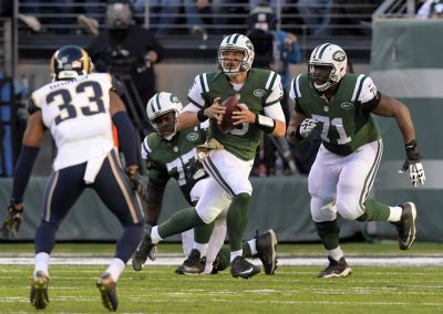 Nov 13, 2016; East Rutherford, NJ, USA; New York Jets quarterback Bryce Petty (9) throws a pass in the fourth quarter against the Los Angeles Rams at MetLife Stadium. The Rams defeated the Jets 9-6. Mandatory Credit: Kirby Lee-USA TODAY Sports