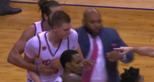 New York Knicks' Kristaps Porzingis gets into scuffle with Phoenix Suns (Video) 