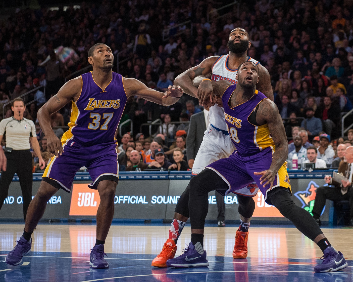 New York Knicks look to improve to 2-0 on West Coast trip against Los Angeles Lakers 