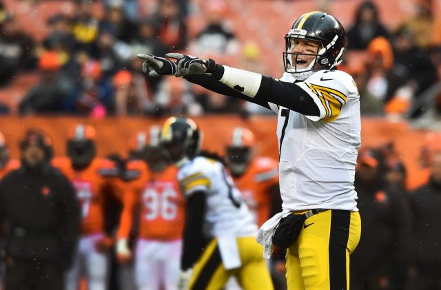 Nov 20, 2016; Cleveland, OH, USA; Pittsburgh Steelers quarterback Ben Roethlisberger (7) during the game at FirstEnergy Stadium. Mandatory Credit: Ken Blaze-USA TODAY Sports