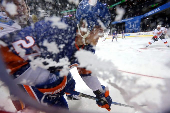 Anders Lee surges while New York Islanders plunge 2