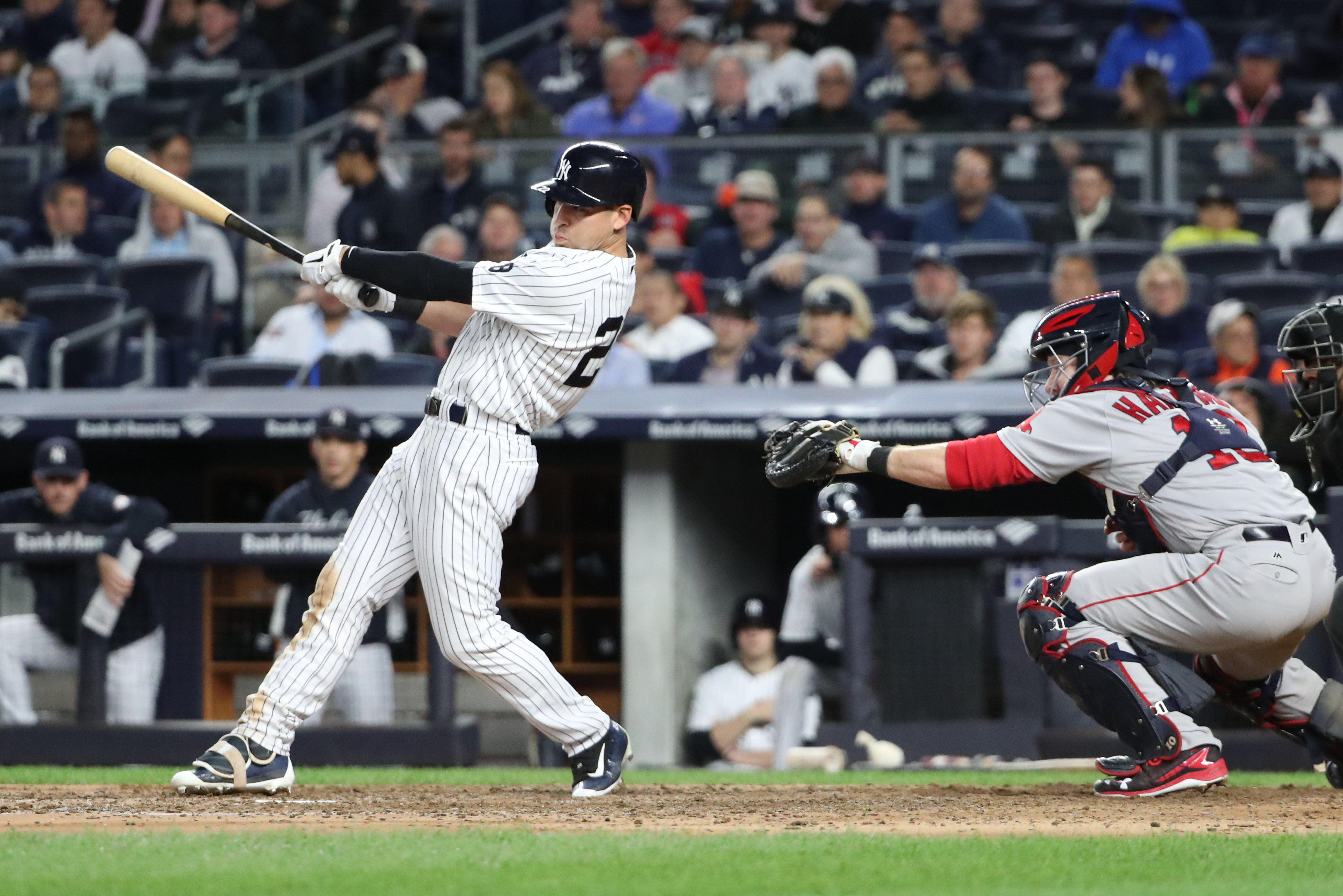 Yankees' Jacoby Ellsbury crashes into wall while making amazing