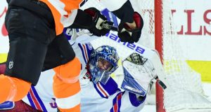 Henrik Lundqvist showcases The King as Rangers beat Flyers (Highlights) 