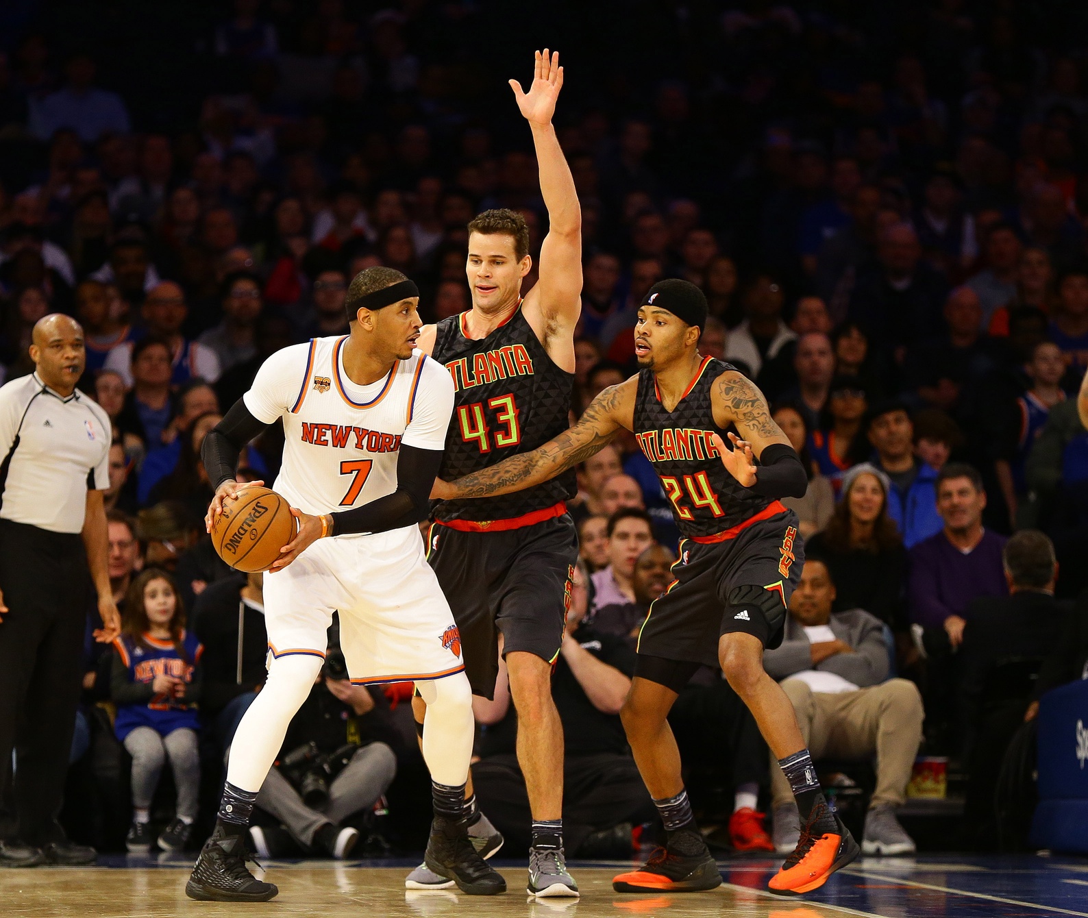 New York Knicks: Carmelo Anthony moving past the Phil Jackson drama 