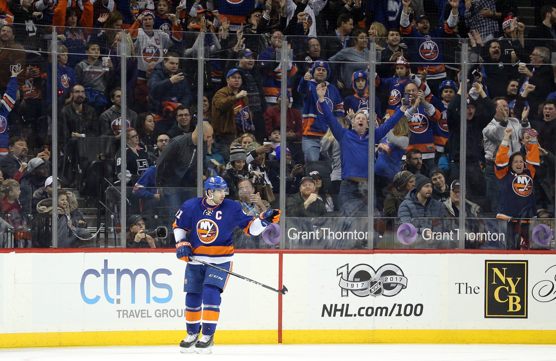 New York Islanders chase Bobrovsky, stun Jackets in statement win 