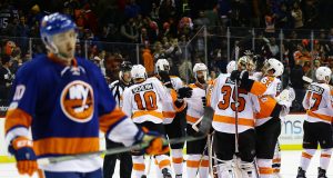 New York Islanders blow second 2-0 lead, lose in OT to Flyers (Highlights) 