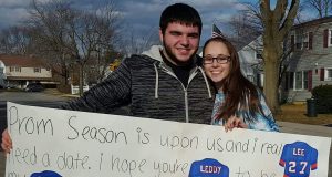New York Islanders fan goes all-out with adorable prom proposal 