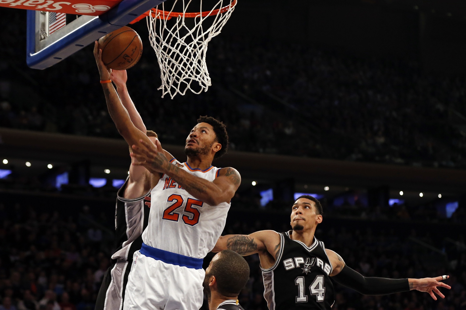 New York Knicks: Derrick Rose still isn't used to the offense 