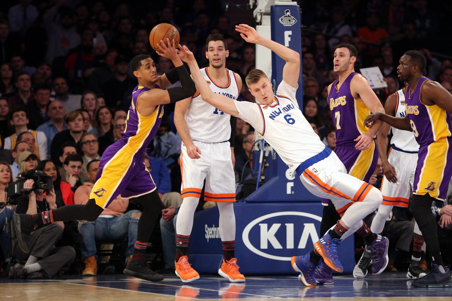 New York Knicks embarrassed off the MSG court by Los Angeles Lakers (Highlights) 