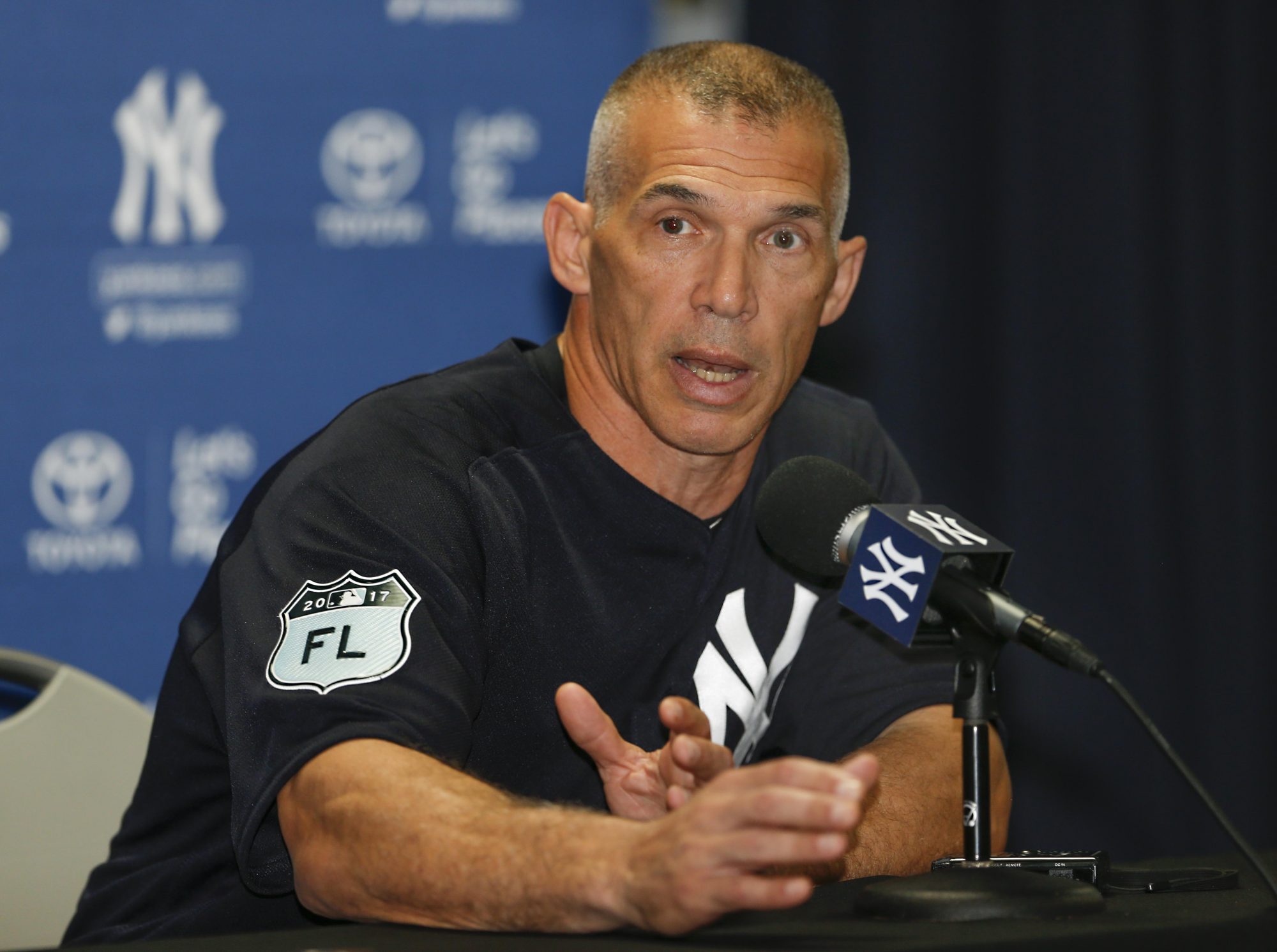 New York Yankees: Joe Girardi has NFL-like idea to speed up the game 