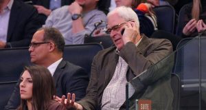 New York Knicks: Phil Jackson Teaching Guards the Triangle Offense (Report) 
