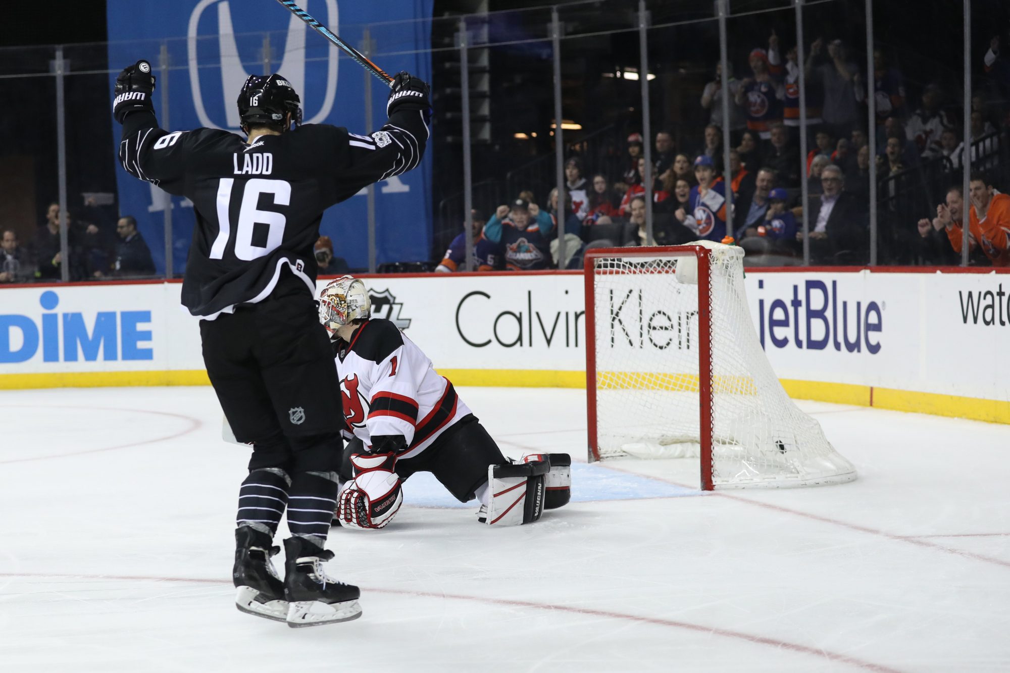 New York Islanders' Andrew Ladd Honored by Former Team, the Calgary Hitmen 