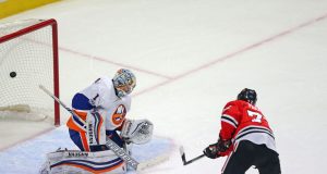 Islanders fall 2-1 in Chicago after late Panarin goal 