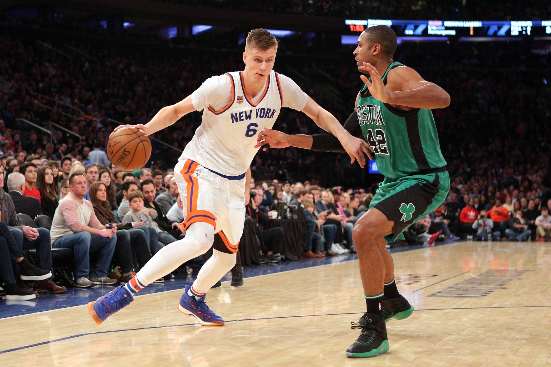 Kristaps Porzingis injury: Knicks F Tears ACL vs. Bucks - Sports Illustrated