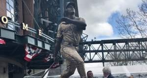 Seattle Mariners Unveil Ken Griffey Jr. Statue Outside Safeco Field (Photo) 