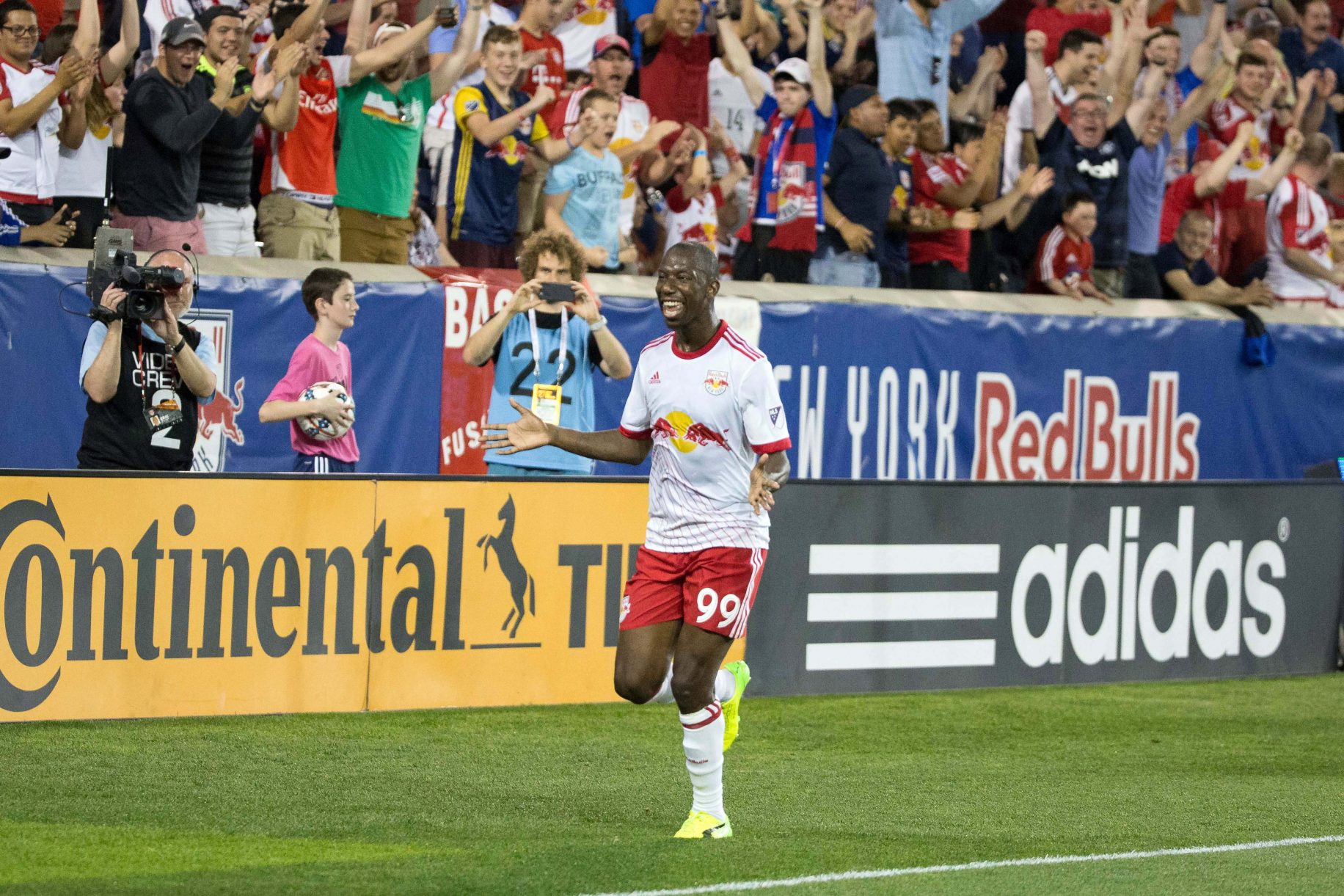 New York Red Bulls Extend Impressive Home Winning-Streak with Win over Chicago Fire (Highlights) 2