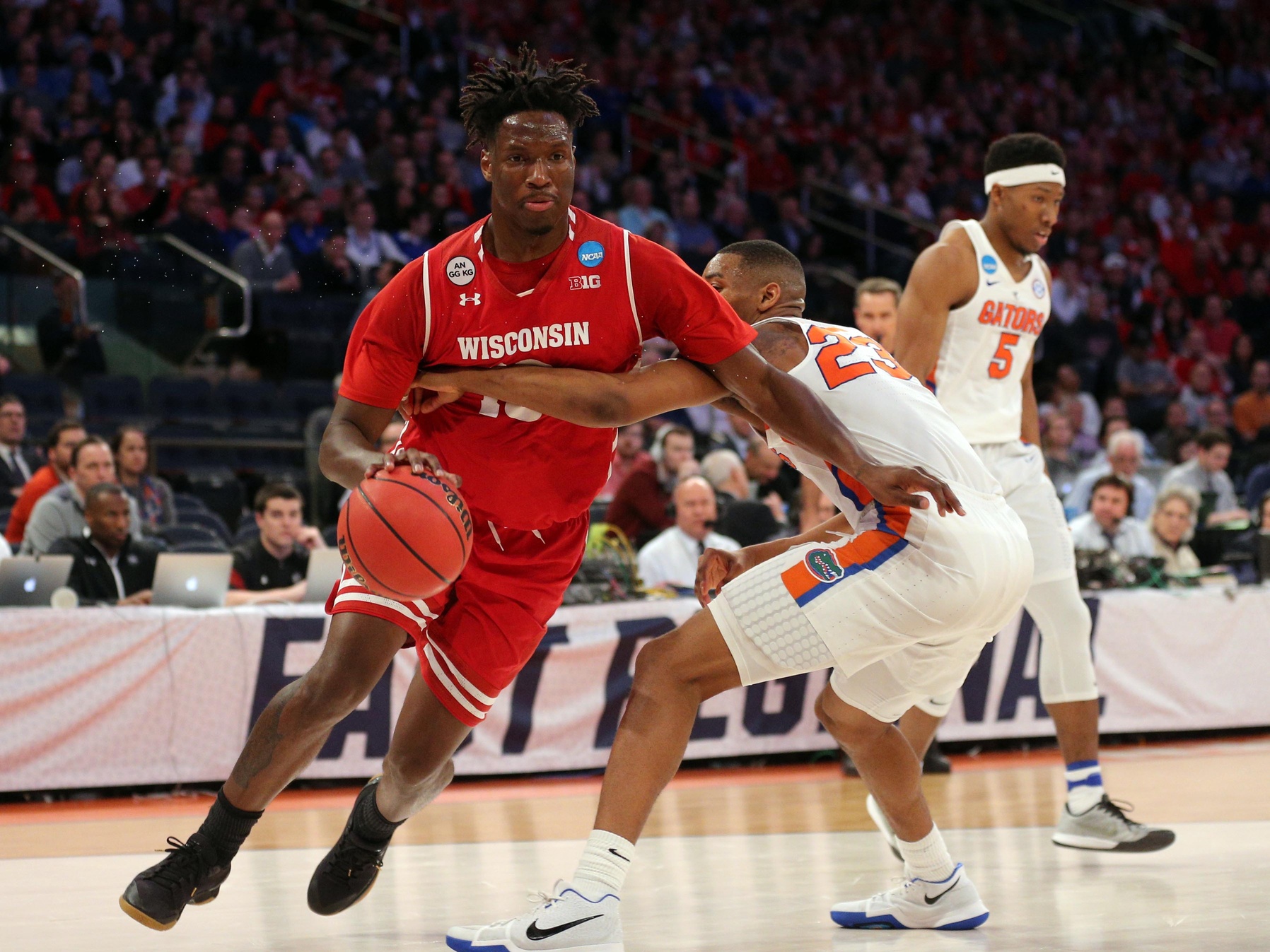 New York Knicks Sign Undrafted Free Agent Nigel Hayes (Report) 