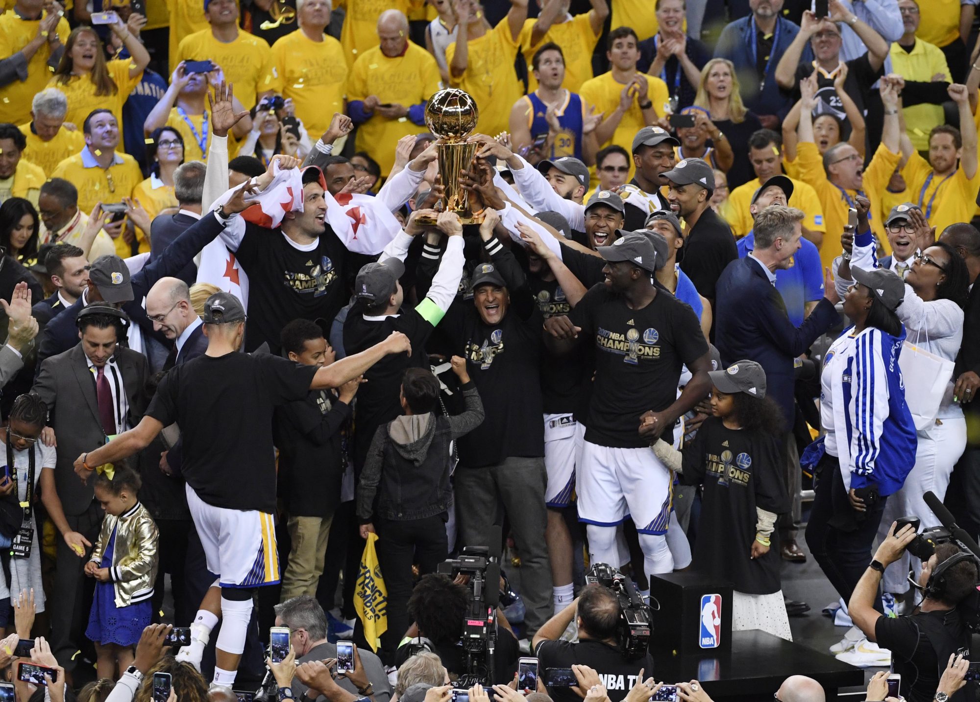 Golden State Warriors Knock Off the Cavs to Win 2017 NBA Finals (Highlights) 2