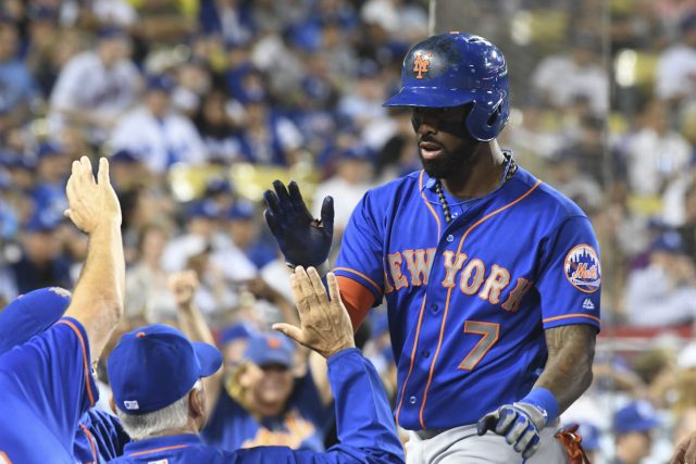 Dodgers pick up Curtis Granderson in trade with Mets