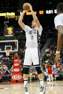 Brook Lopez (11) of the New Jersey Nets shoots against Timofey