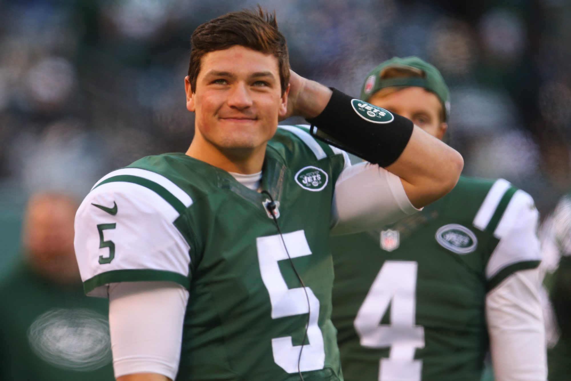 New York Jets QB Christian Hackenberg Thrown Off Field for Failing to Break Huddle Correctly 