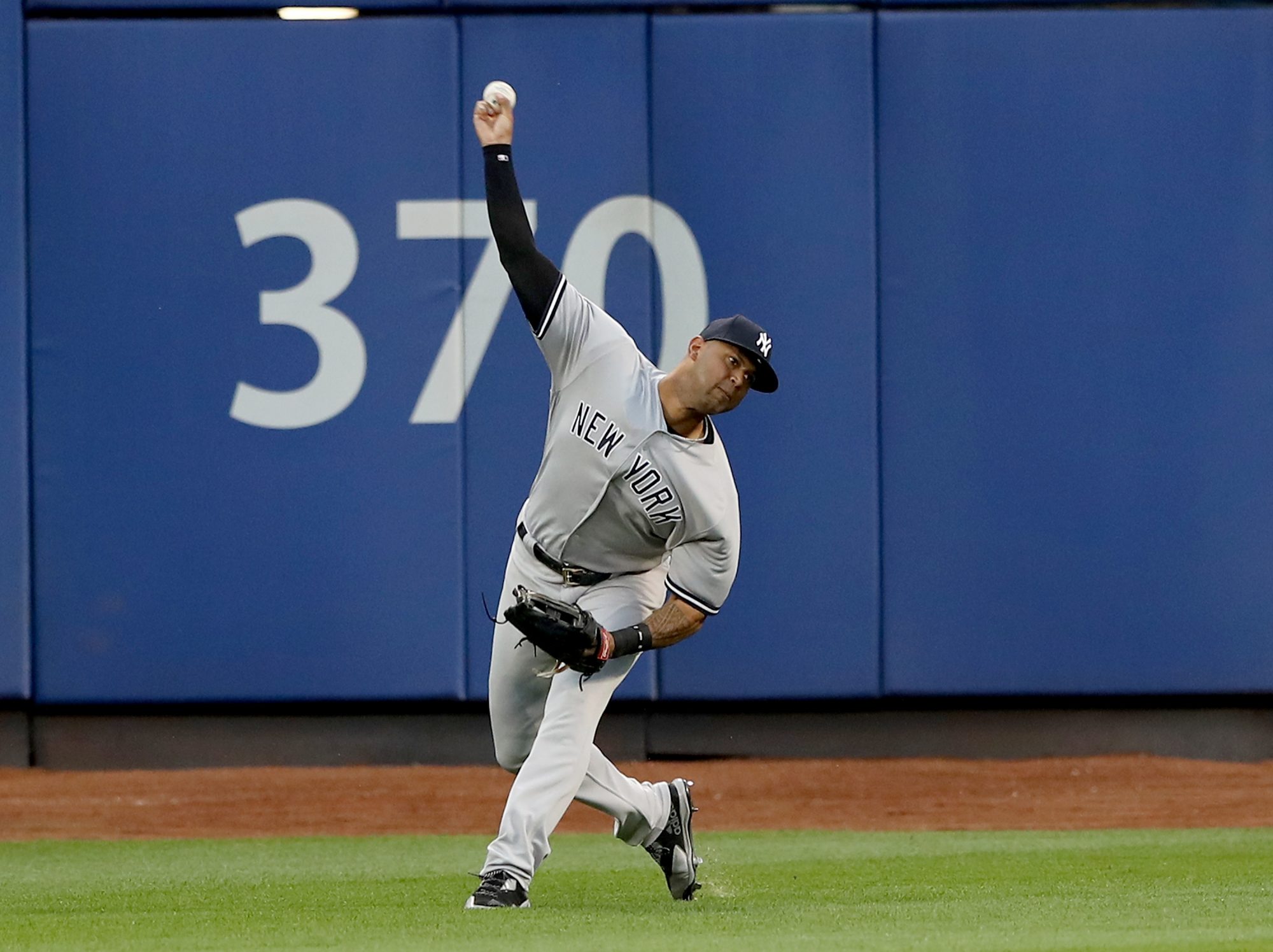 Aaron Hicks New York Yankees Game-Used #31 White Pinstripe Jersey