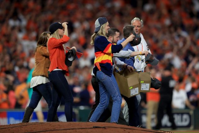 Kate Upton Models Justin Verlander's Astros' 2017 World Series